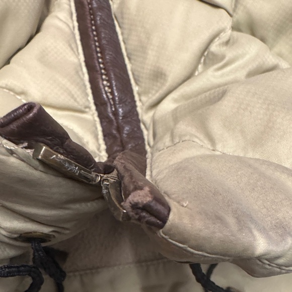 UGG Australia Men's quilted down puffer Beige Vest Size Medium - Picture 9 of 11